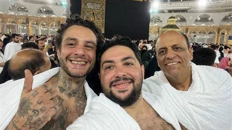 أحمد الفيشاوي يؤدي مناسك العمرة بـ الوشم