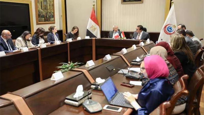 وزير الصحة يبحث مع السفير الفرنسي تعزيز التعاون المشترك