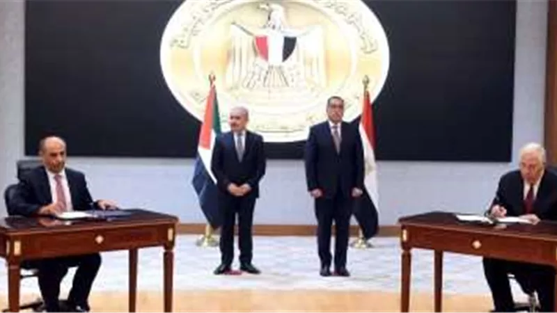 توقيع عدد من الوثائق بين مصر وفلسطين على هامش مباحثات موسعة بين رئيسي الوزراء