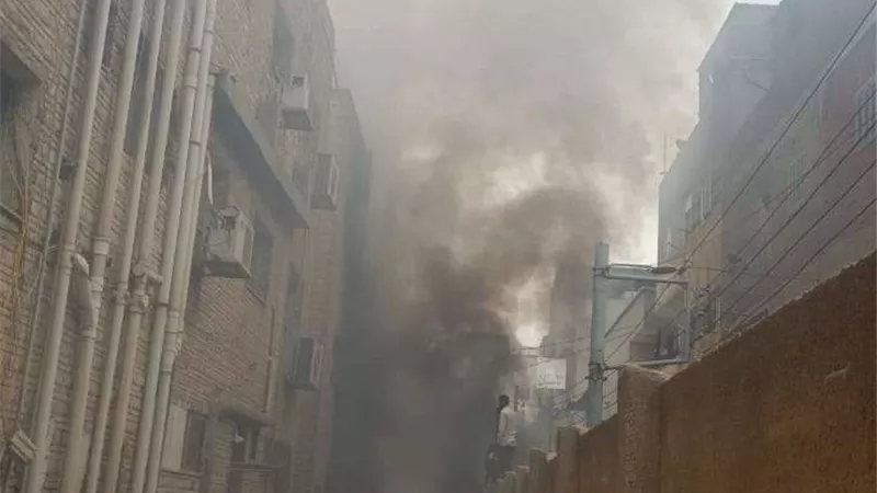 صراخ ورعب.. حريق هائل يلتهم مستشفى دكرنس العام بالدقهلية