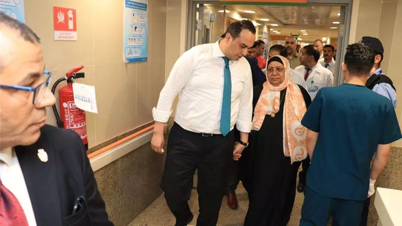 تأكيداً علي تقديم الرعاية الكاملة للمرضي.. السبكي في زيارة مفاجأة للمجمع الطبي بالإسماعيلية