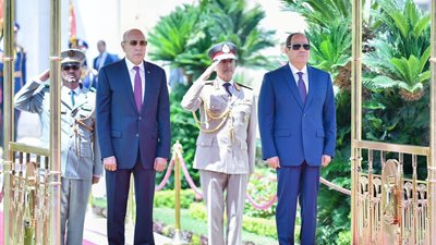 فى مطار القاهرة.. الرئيس السيسي يستقبل نظيره الموريتانى محمد ولد الغزوانى