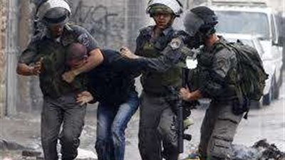 الاحتلال الإسرائيلي يعتقل 20 فلسطينيًا غالبيتهم من قرية المُغير