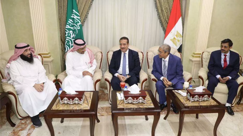 محافظ المنوفية ورئيس مجموعة العربي يستقبلان وزير الصناعة والثروة المعدنية السعودي