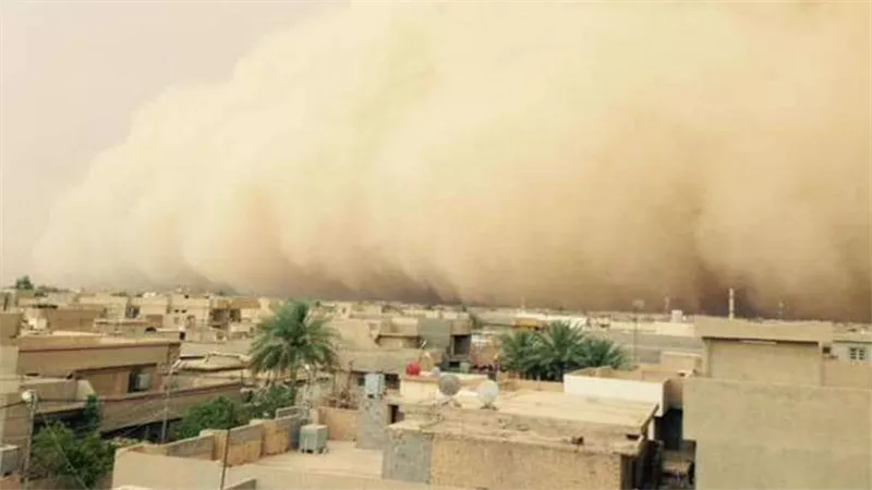 الأرصاد الجوية تحذر من عاصفة رملية خلال نهاية الاسبوع.. فيديو