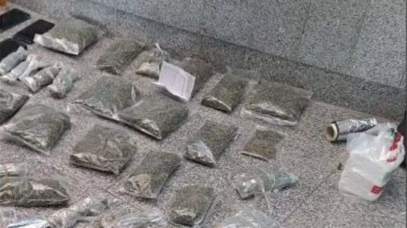 القبض على 4 أشخاص بحوزتهم أدوات تصنيع تستخدم فى طبخ المخدرات