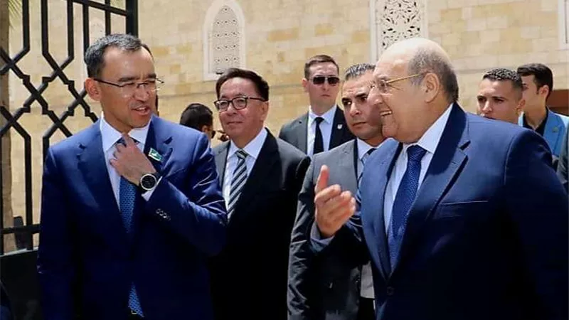 بعد ترميمه وافتتاحه.. عبدالرازق يتفقد ثالث أكبر مساجد مصر برفقة رئيس الشيوخ الكازاخي