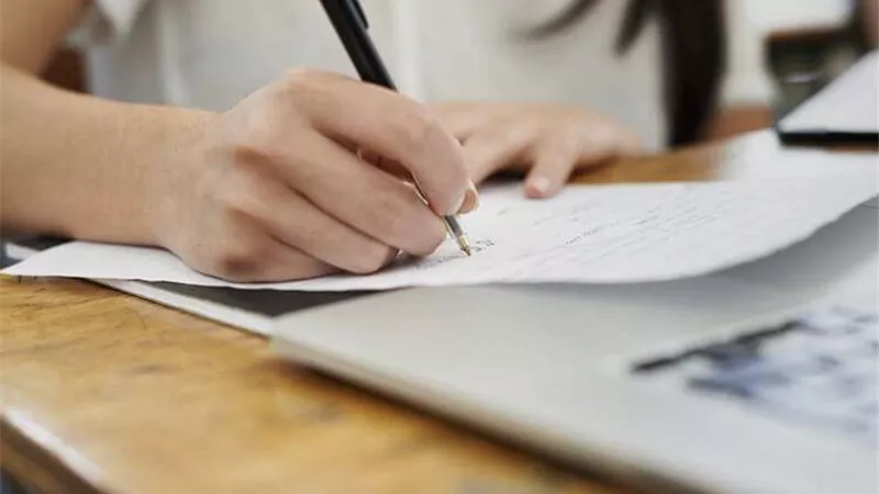 أستاذ مناهج: الامتحان المجمع هدفه تقليل تردد الطالب على المدرسة لتخطي كورونا