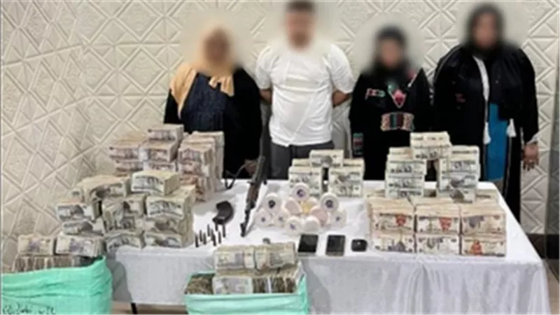 الأمن يحكم قبضته على 4 أشخاص بحوزتهم مخدرات و5 ملايين جنيه بالقاهرة