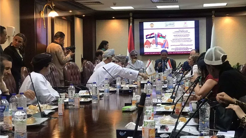 عبدالصادق الشوربجي يطالب بالتعاون وتبادل الخبرات الصحفية والإعلامية مع عمان
