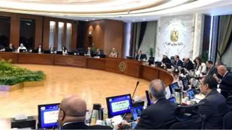 مدبولي يبحث عدد من القضايا بمقر العاصمة الإدارية الجديدة