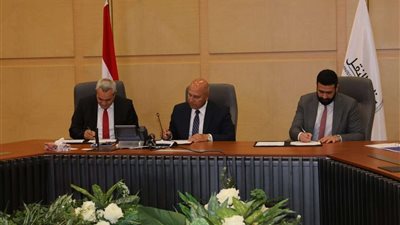 وزير النقل يشهد توقيع عقد إصدار أول ترخيص في مصر لنقل الركاب باستخدام التطبيقات التكنولوجية