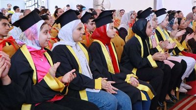 المدرسة الأسقفية بمنوف تحتفل بأوائل الشهادة الإعدادية