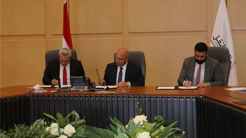 وزير النقل يشهد توقيع عقد إصدار أول ترخيص في مصر لنقل الركاب باستخدام التطبيقات التكنولوجية
