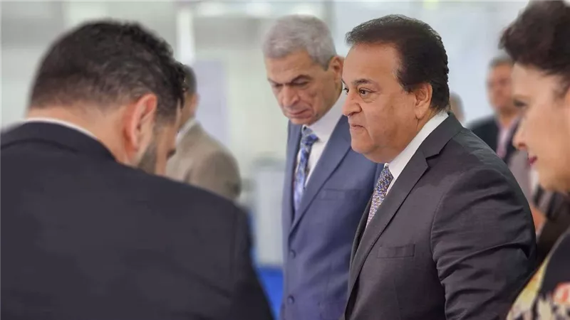 وزير الصحة يتفقد المعرض الطبي الذي افتتحه الرئيس السيسي