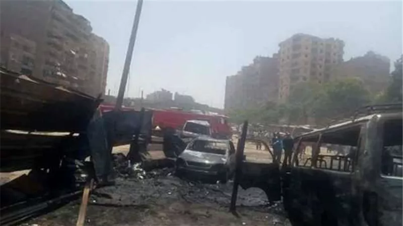 النيابة تعاين حريق التهم 7 سيارات داخل جراج في فيصل