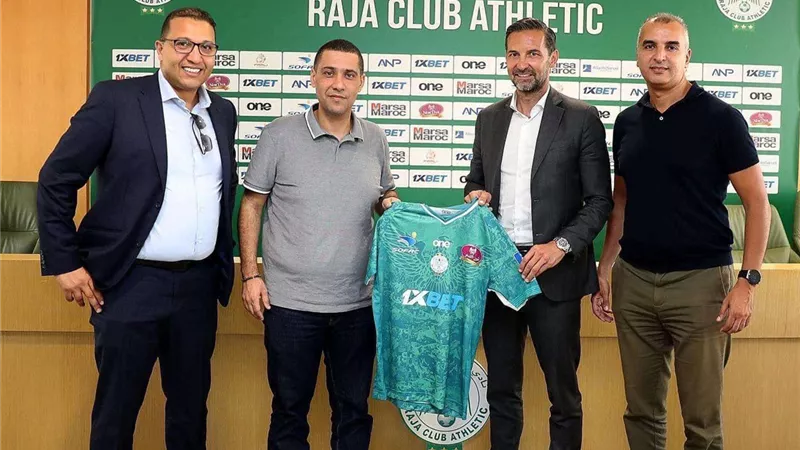الرجاء المغربي يعلن تعاقده مع الألماني جوزيف زينباور
