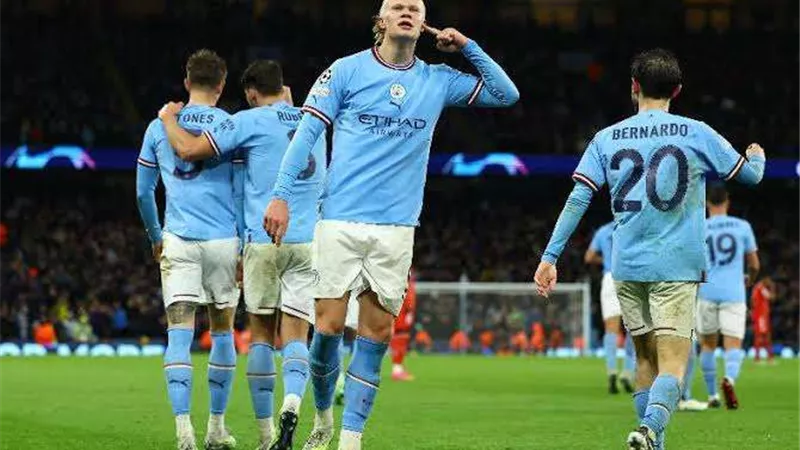 «يويفا» يعلن طاقم تحكيم  نهائي دوري أبطال أوروبا