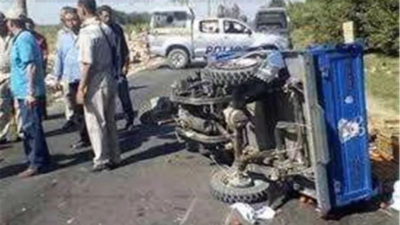مصرع شخص إثر انقلاب تروسيكل بكفر صقر