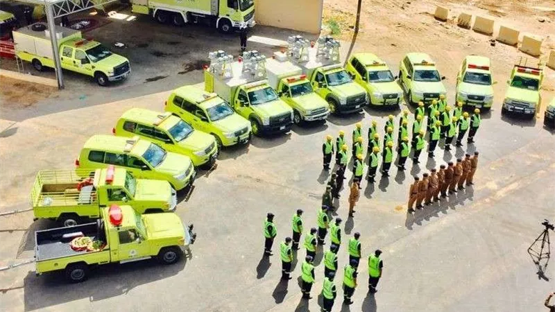 الدفاع المدني السعودي يحصي ويزيل آثار سقوط صاروخ باليستي فوق الرياض