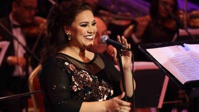 الفنانة مي فاروق