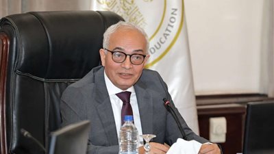 وزير التعليم يشيد ببرنامج هي تقود.. ويؤكد: دول طلبت خريجي المدارس الفنية