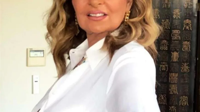 يسرا: ضربت أحمد زكي 6 أقلام في فيلم الراعي والنساء .. فيديو