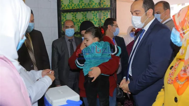 نائب المحافظ يدشن الحملة القومية للتطعيم ضد مرض شلل الأطفال بالمركز الصحي بشبين الكوم