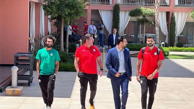 استعدادًا لمواجهة غينيا.. كامل أبو علي يستضيف بعثة منتخب مصر بالمغرب