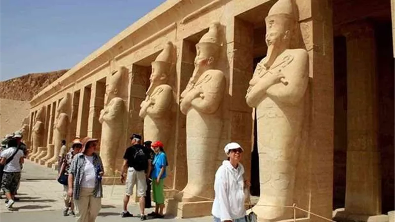 خبير أثري: مصر استعادت بريقها وأصبحت وجهة العالم سياحيًا