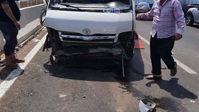 إصابة 4 أشخاص إثر تصادم ميكروباص بحدائق الاهرام