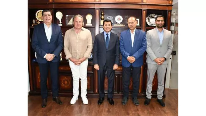 وزير الرياضة يلتقي مجلس إدارة اتحاد كرة اليد بحضور المدير الاقليمي لشركة بوما العالمية