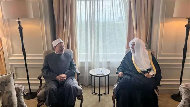 مفتي الجمهورية يلتقي الأمين العام لرابطة العالم الإسلامية.. تفاصيل