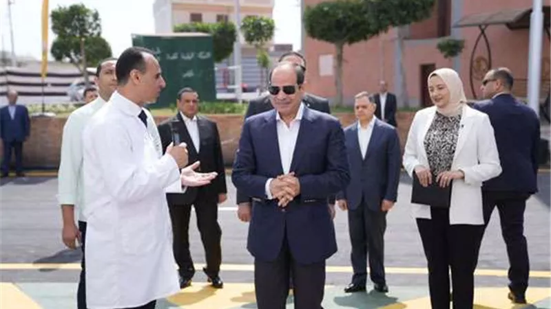 السيسي يتفقد الوحدة الصحية ضمن مشروعات حياة كريمة