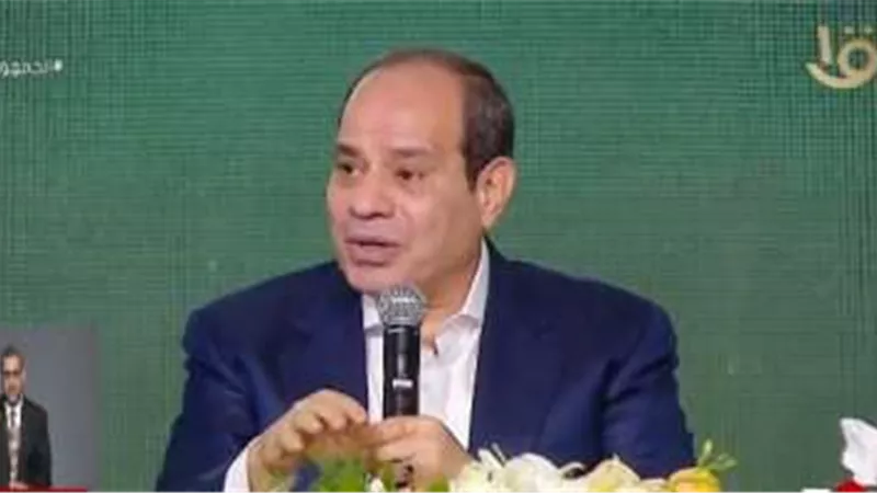 السيسى: مش قلقان من السوشيال ميديا لأن الناس بتشوف التغيير حواليها