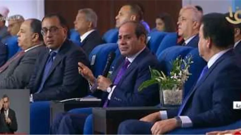 السيسي: ميناء أبو قير يضم 10 كيلومترات أرصفة