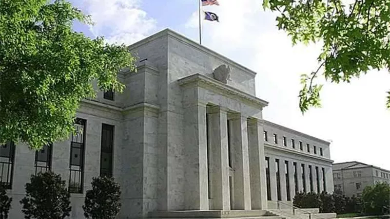انفراجة.. الفيدرالي الأمريكي يثبت سعر الفائدة عند مستوى 5.25%