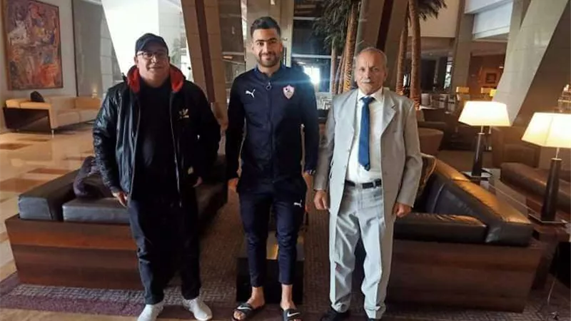 والد حمزة المثلوثي يزور بعثة الزمالك ويدعم نجله قبل موقعة الترجي