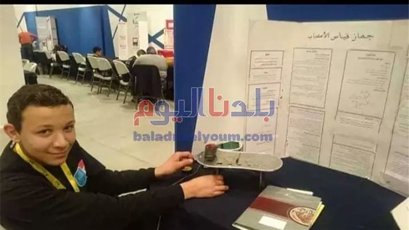 طالب من المحلة يخترع جهاز لمرضى الشلل الرعاش.. صور