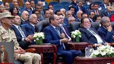 الرئيس السيسي: نمنح الفرصة لتشغيل المشروعات.. وكل الأماكن جاهزة للشغل