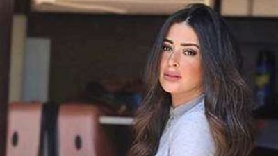 إطلالة رومانسية لـ ميرنا نور الدين مع زوجها