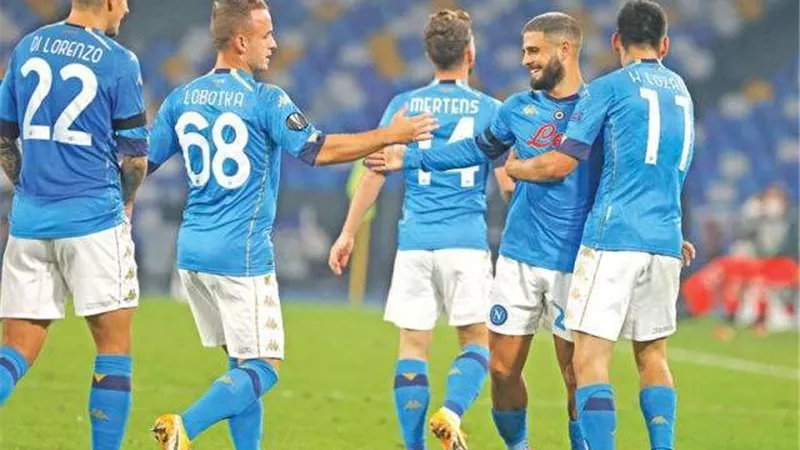 نابولي يعلن ضم نجم الفريق بشكل نهائي حتى 2026