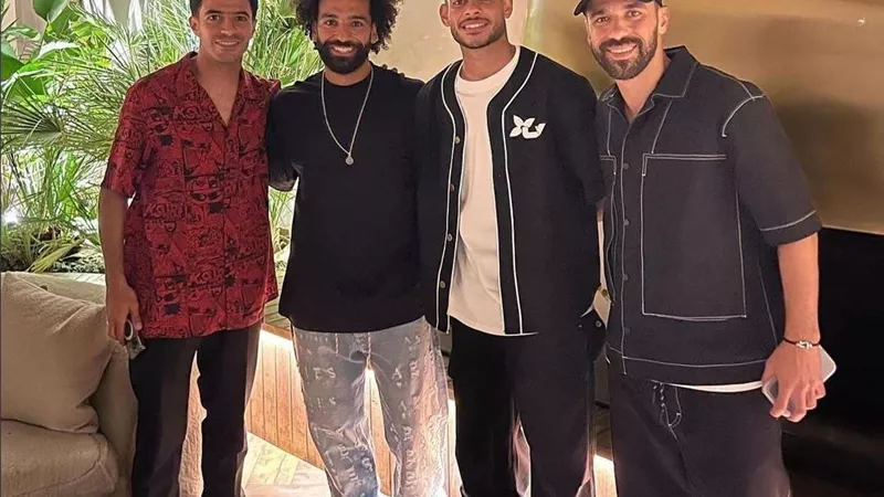 منتخب مصر يحتفل بعيد ميلاد محمد صلاح