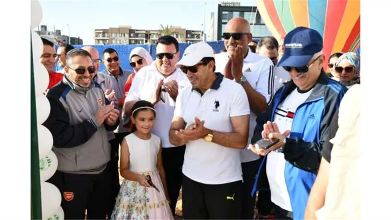 وزير الشباب يقود ماراثون للدراجات الهوائية بالشروق