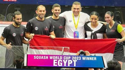 مصر تتوج بكأس العالم للإسكواش بعد الفوز على ماليزيا