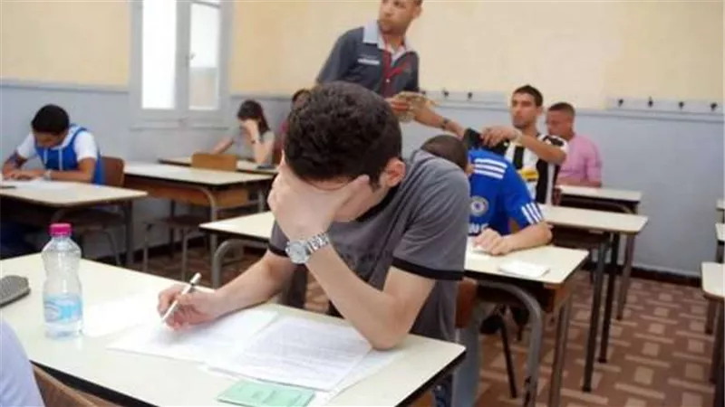 جروبات الغش ..تداول أسئلة عربي الثانوية العامة عقب توزيعه باللجان