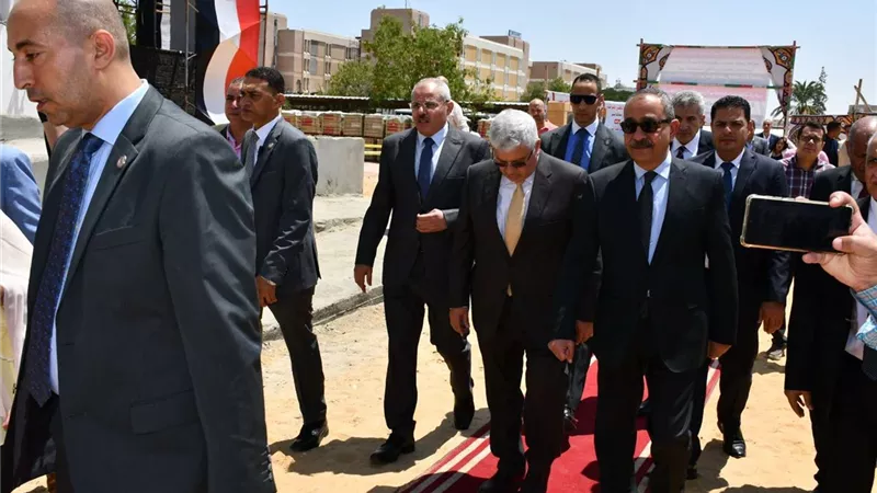 وزير التعليم العالي ورئيس جامعة قناة السويس يواصلان تفقد المنشآت الجديدة