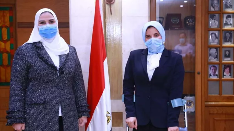بعد صرف 10 آلاف جنيه.. من هي نعمات التي استقبلتها وزيرة التضامن؟