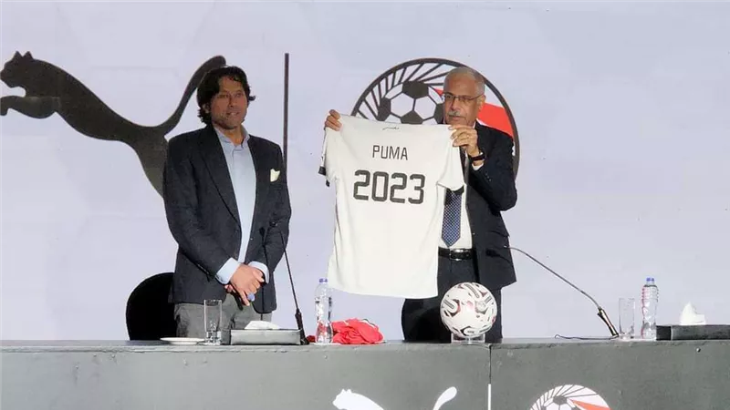 بالصور.. مؤتمر اتحاد الكرة لتجديد تعاقده مع بوما وتصميم جديد لتيشيرت المنتخب