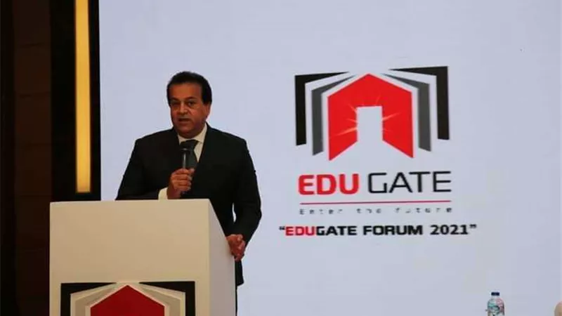وزير التعليم العالي يتفقد معرض إيديوجيت 2021